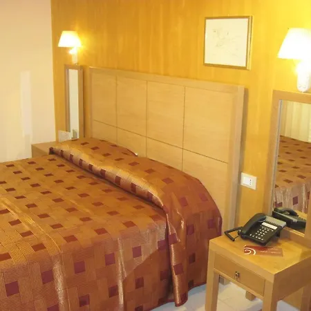 Palace Nuova Strada 노세라 테리네세