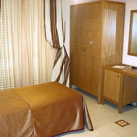 Palace Nuova Strada Отель 4*