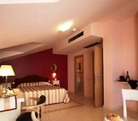 Palace Nuova Strada 노세라 테리네세