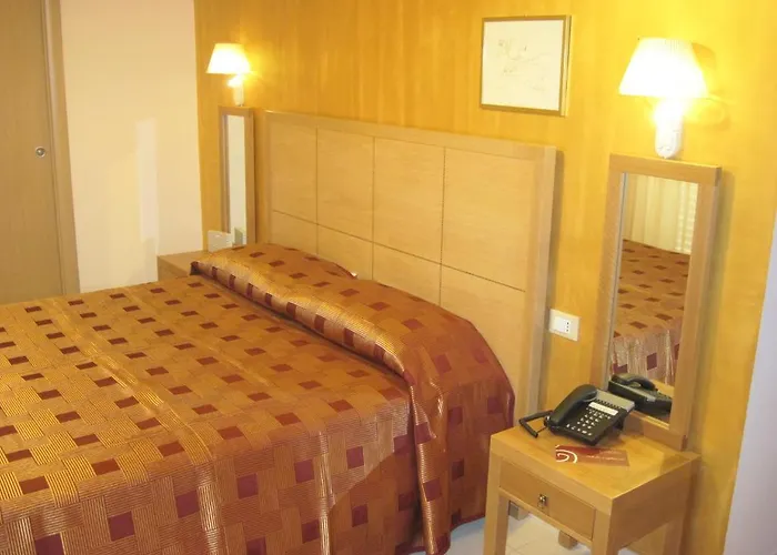 Palace Nuova Strada נוצ'רה טרינזה