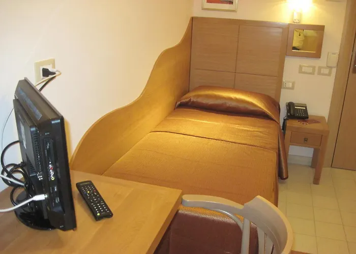 מלון Palace Nuova Strada 4*