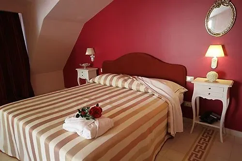 Palace Nuova Strada מלון