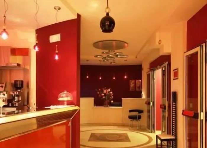 מלון Palace Nuova Strada 4*