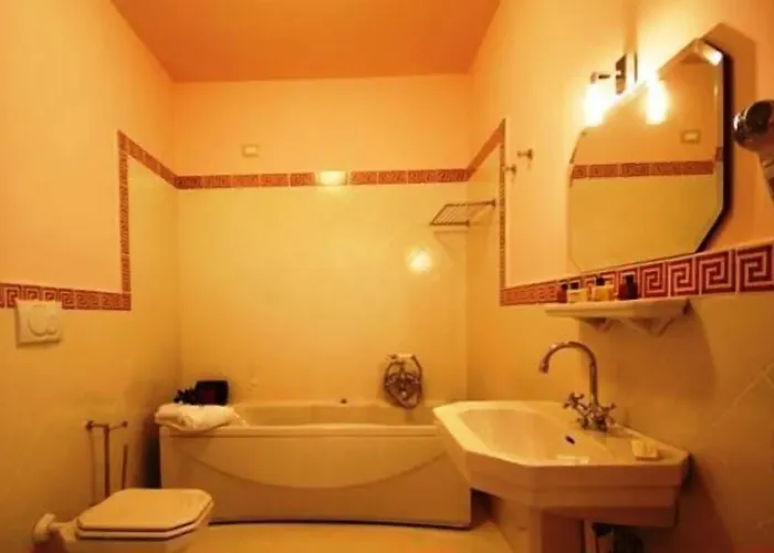 מלון Palace Nuova Strada 4*