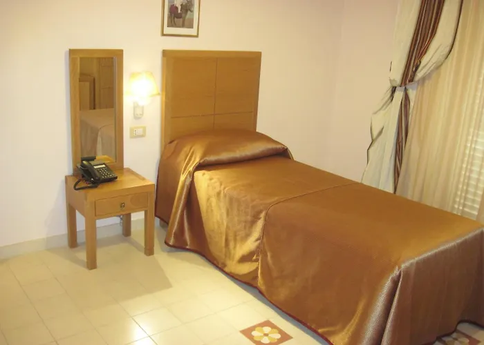 Palace Nuova Strada מלון נוצ'רה טרינזה