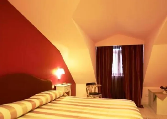 מלון Palace Nuova Strada נוצ'רה טרינזה