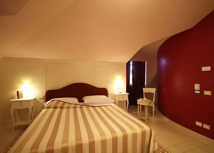 מלון Palace Nuova Strada 4*