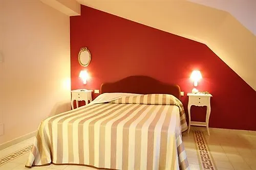 מלון Palace Nuova Strada 4*