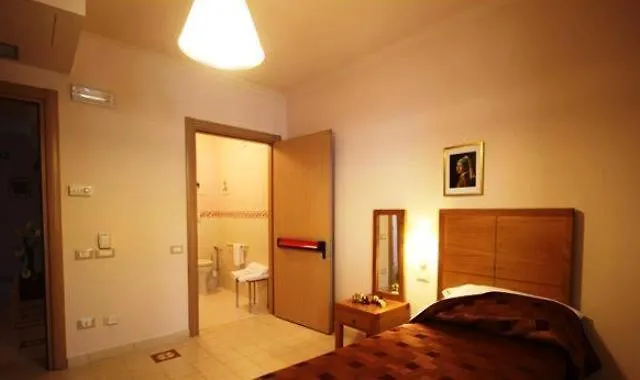 מלון Palace Nuova Strada 4*