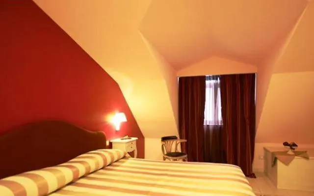 מלון Palace Nuova Strada 4*